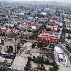 Die Massen strömen ein und das Gewittert ist auch im Anmarsch 🌩️