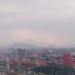 Wer genau hinschaut, sieht im Hintergrund den Popocatépetl 🌋