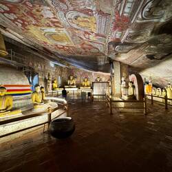 Dambulla - les grottes aux milles et un Buddhas