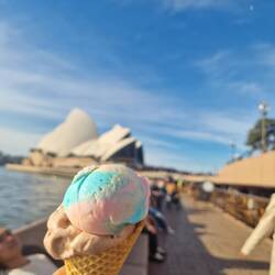 kein Regen on Sydney, deshaöb gönn ich mir ein Regenbogen Eis