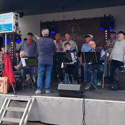 Jolly time at the Saturday market