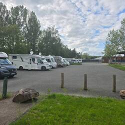 Free motorhome aire with all the services and nearby boulangerie, a pleasant stop for the night