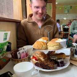 Nach den Anstrengungen des Tages darf die Tradition nicht zu kurz kommen: Ein Afternoon-Tea!