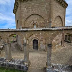 Santa Maria de Eunates - 12th century octagonal chapel