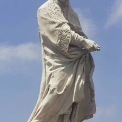 Seine zweifelhafte Handhaltung war Rache, weil er den Bildhauer nicht gebührend bezahlte