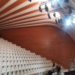 3. Saal: Die Stühle haben Ferrari - Design