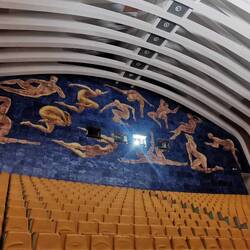 Die Porzellanmalerei hat auch der Architekt angefertigt.