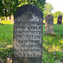 Rachel Kaplan. See translation headstone A8