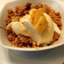 Apple and fig crumble