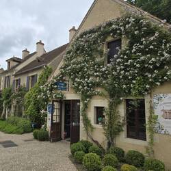 The village is known for its "parc floral" a Jardin Remarquable. It was closing so we didn't visit