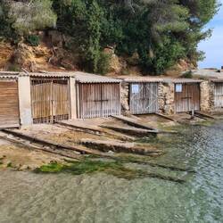 Typische Bootsgaragen