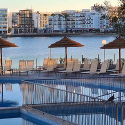 Blick vom Hotel auf die Bucht