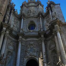 Ein Tor der Kathedrale