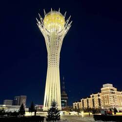97 m hoch ist die Plattform, 1997 wurde Astana neu gegründet