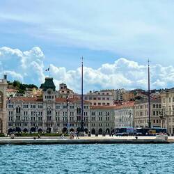 Insgesamt der größte, nach dem Meer hin geöffnete Platz, Europas