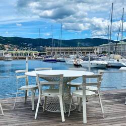 Ein toller Platz am Hafen zum Mittagessen