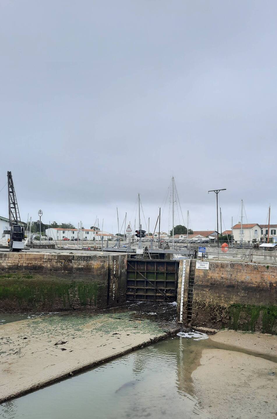 Marée basse. Coef. 56