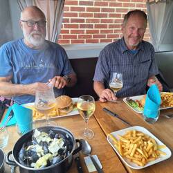 Moules Frites Camembert und Burger, echt lecker!