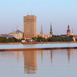 Die Skyline von Riga vor Sonnenuntergang