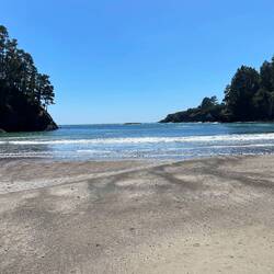 Hier konnten wir mal ganz ohne Wind in der Sonne liegen, niemand war da...