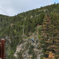 Zipline über einem Canyon