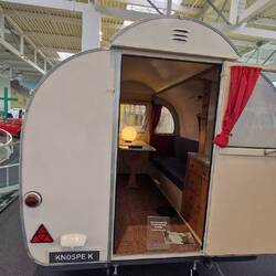 Kurbelt sich nach außen