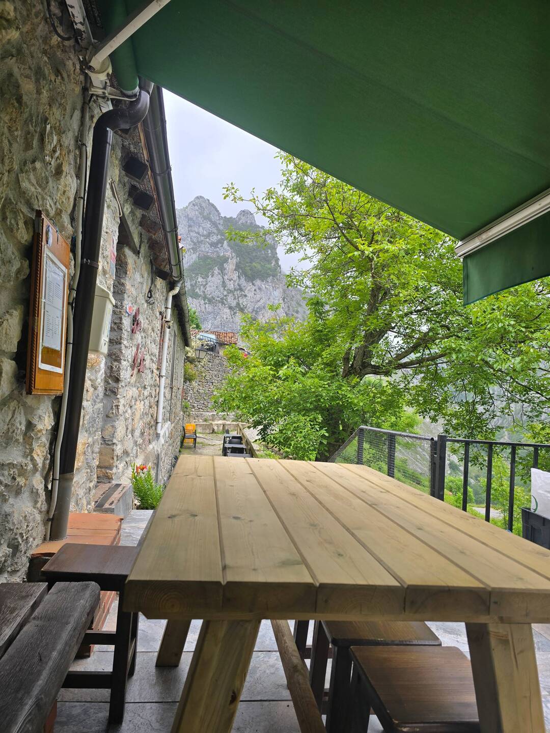 Pub for lunch b4 check in