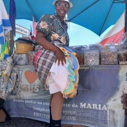 Traditionelle Kleidung: 7 Unterröcke sorgen für Volumen