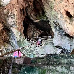 Höhlenburg hinter der Felsenburg