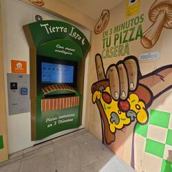 A pizza vending machine?!l 😱