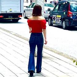 Bare shoulders - rare but ok