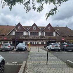 Bahnhof von Trouville und Deauville, sehr gepflegt