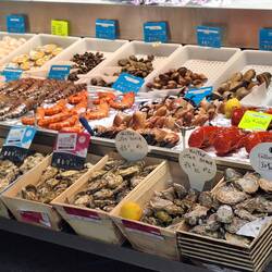 die Händler überbieten sich mit ihren Angeboten