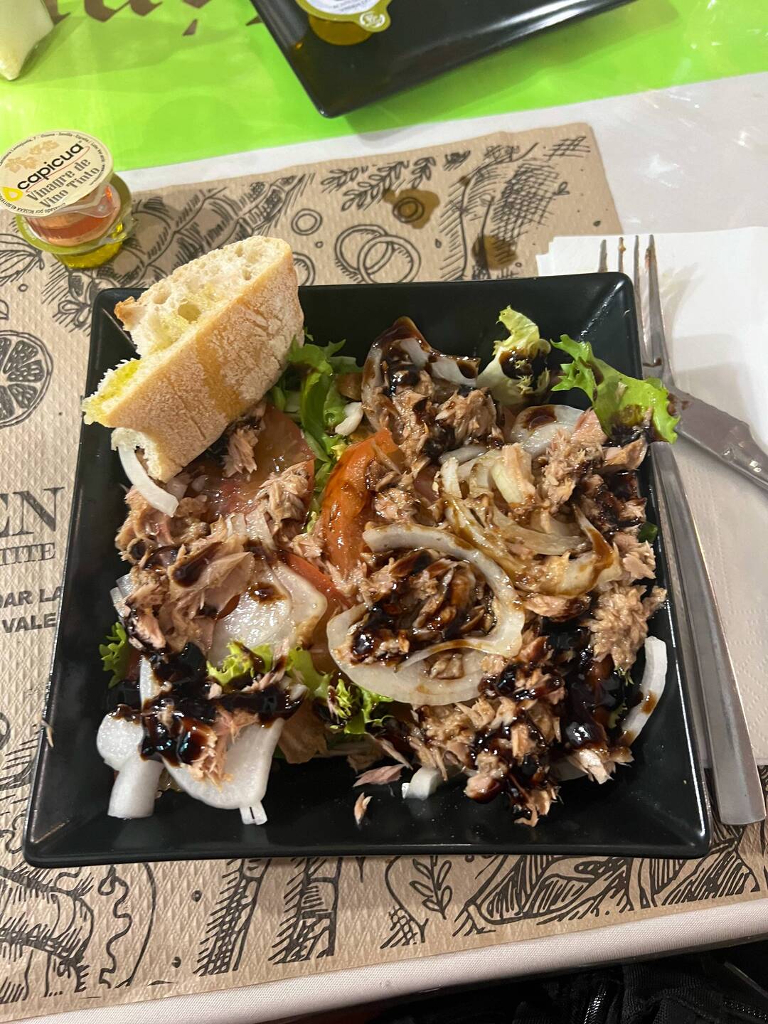 Green salad with tuna