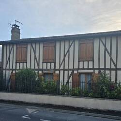 Half timbered houses with very straight timber seem to characterise the area
