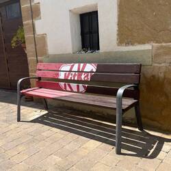 Ever since I saw this chair a few villages back, I've been obsessed with kit kats!! 😋