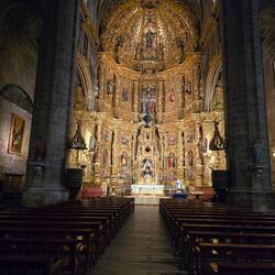 I paid €1 and this whole altar lit up!! 🙌