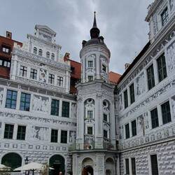 Mittig der Hausmannsturm