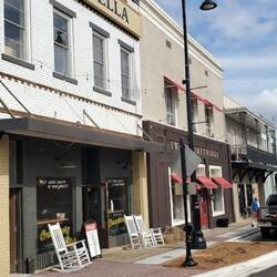 Lunch at Wilson's Commissary, a fun restaurant with great food