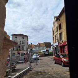 Blick hinaus auf den Place du Marché.