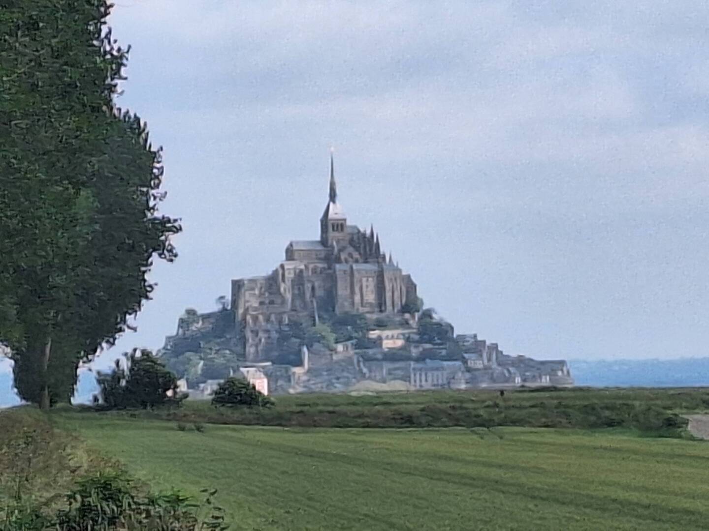 Mont-Saint-Michel aus der Ferne