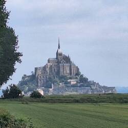 Mont-Saint-Michel aus der Ferne