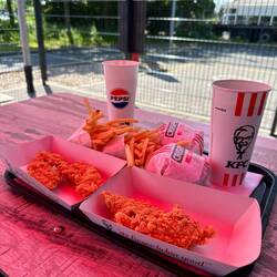 Einmal Mittagessen bei strahlendem Sonnenschein.☀️