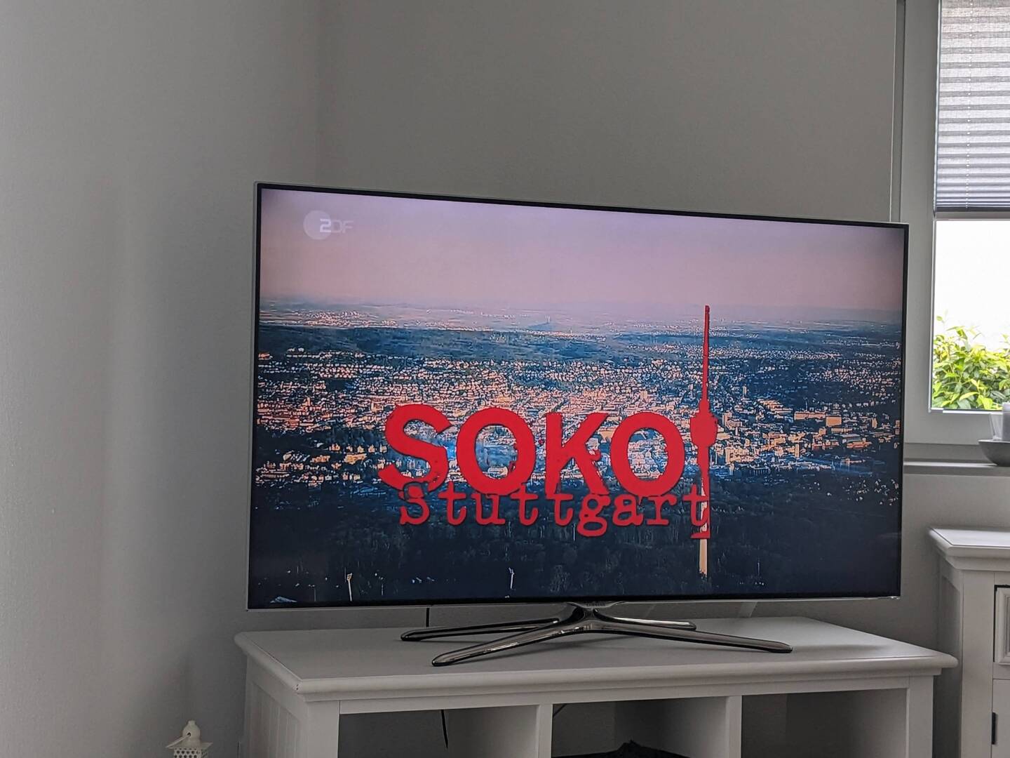 Los geht's oder auch nicht. ❌ Zug fiel aus daher zurück aufs Sofa. Krimi aus der Landeshauptstadt 📺