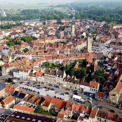 Bergues aus der Luft