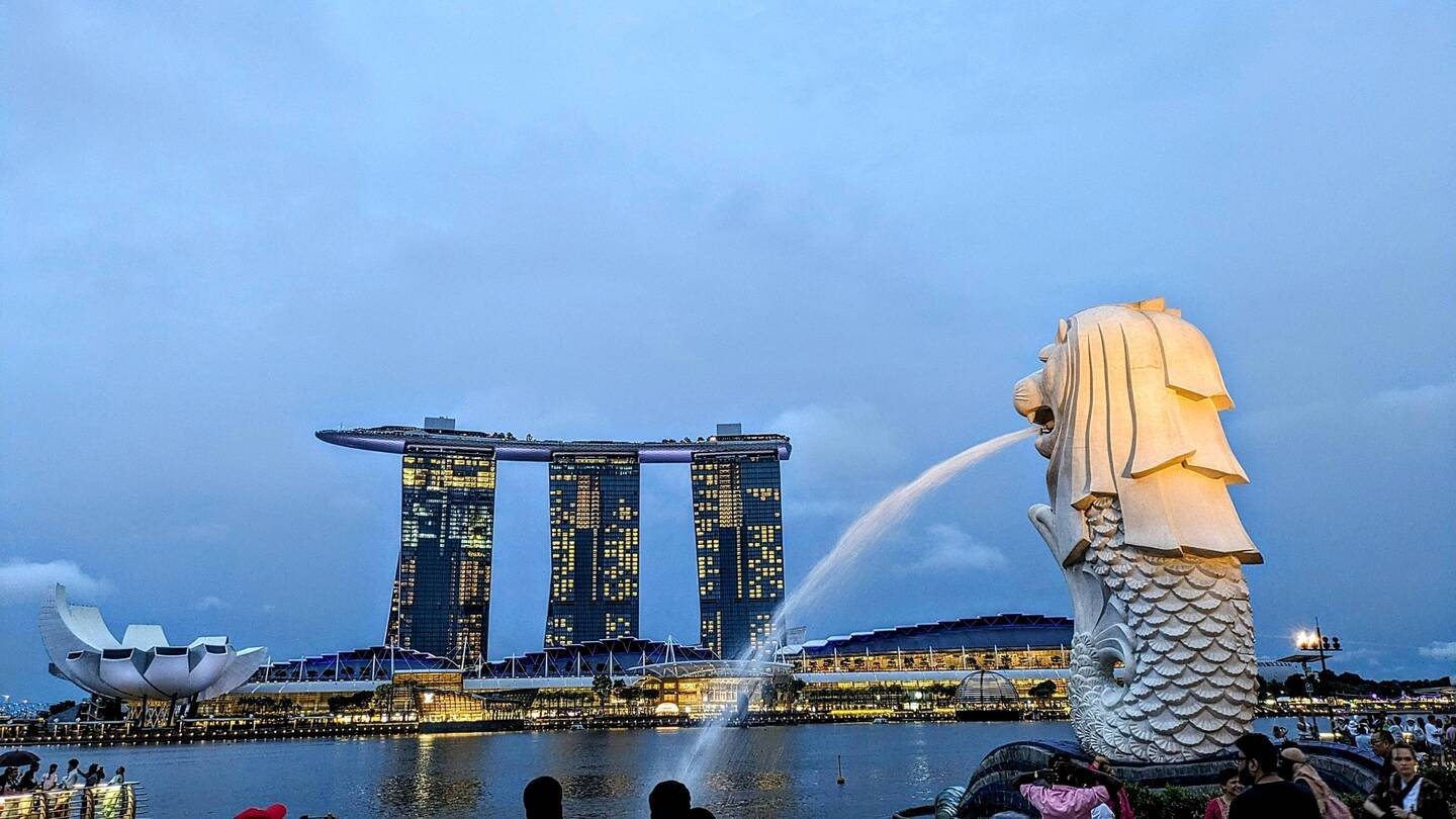 The Merlion looking out over Marina Bay