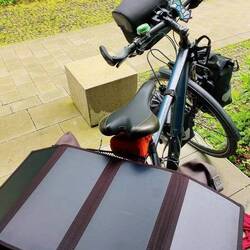 Sonne sollten wir mehr als genug haben - wenn das Solarpanel dann noch unsere Powerbanks läd...