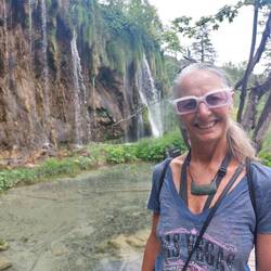 Would love to see these falls when heavy rain had fallen, or lake levels were higher