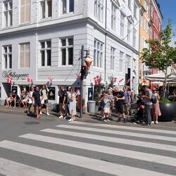 Waffelbäckerei mit Eisdiele