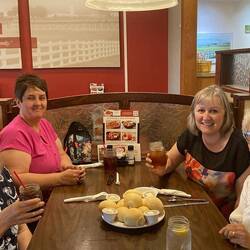 We stopped for dinner at Bob Evans in Lexington - great food, terrible service.